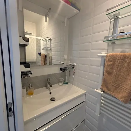 T2 Moderne A 2 Min De La *